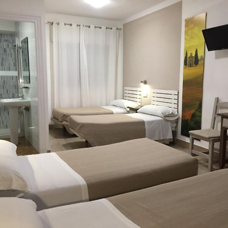 Hostal Puerto Beach موتريل المظهر الخارجي الصورة