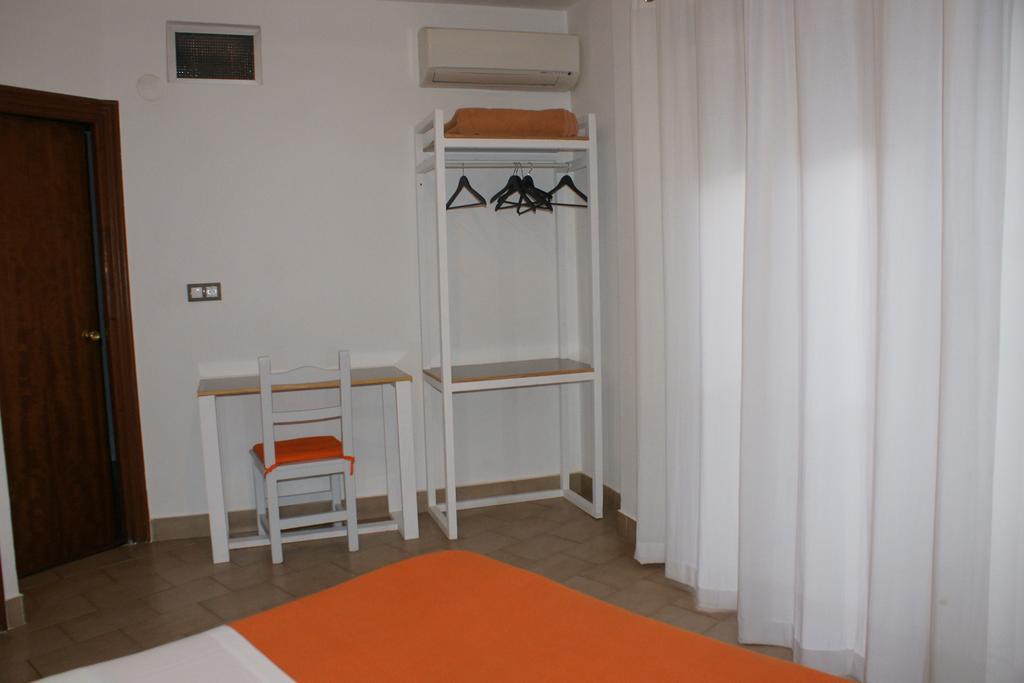 Hostal Puerto Beach موتريل المظهر الخارجي الصورة