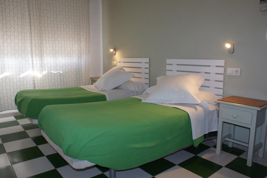 Hostal Puerto Beach موتريل المظهر الخارجي الصورة