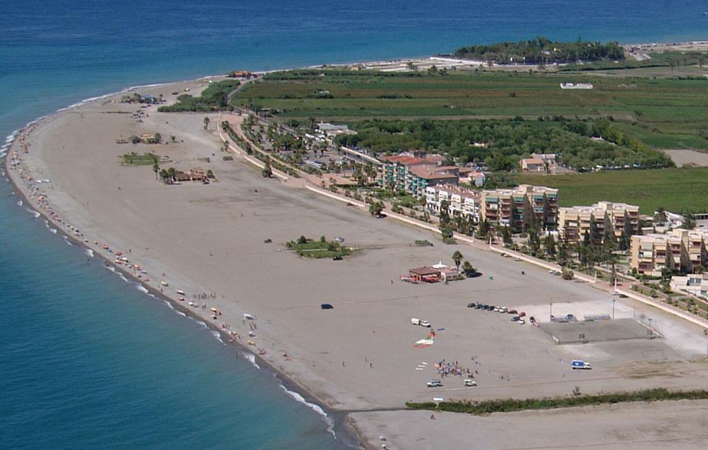 Hostal Puerto Beach موتريل المظهر الخارجي الصورة