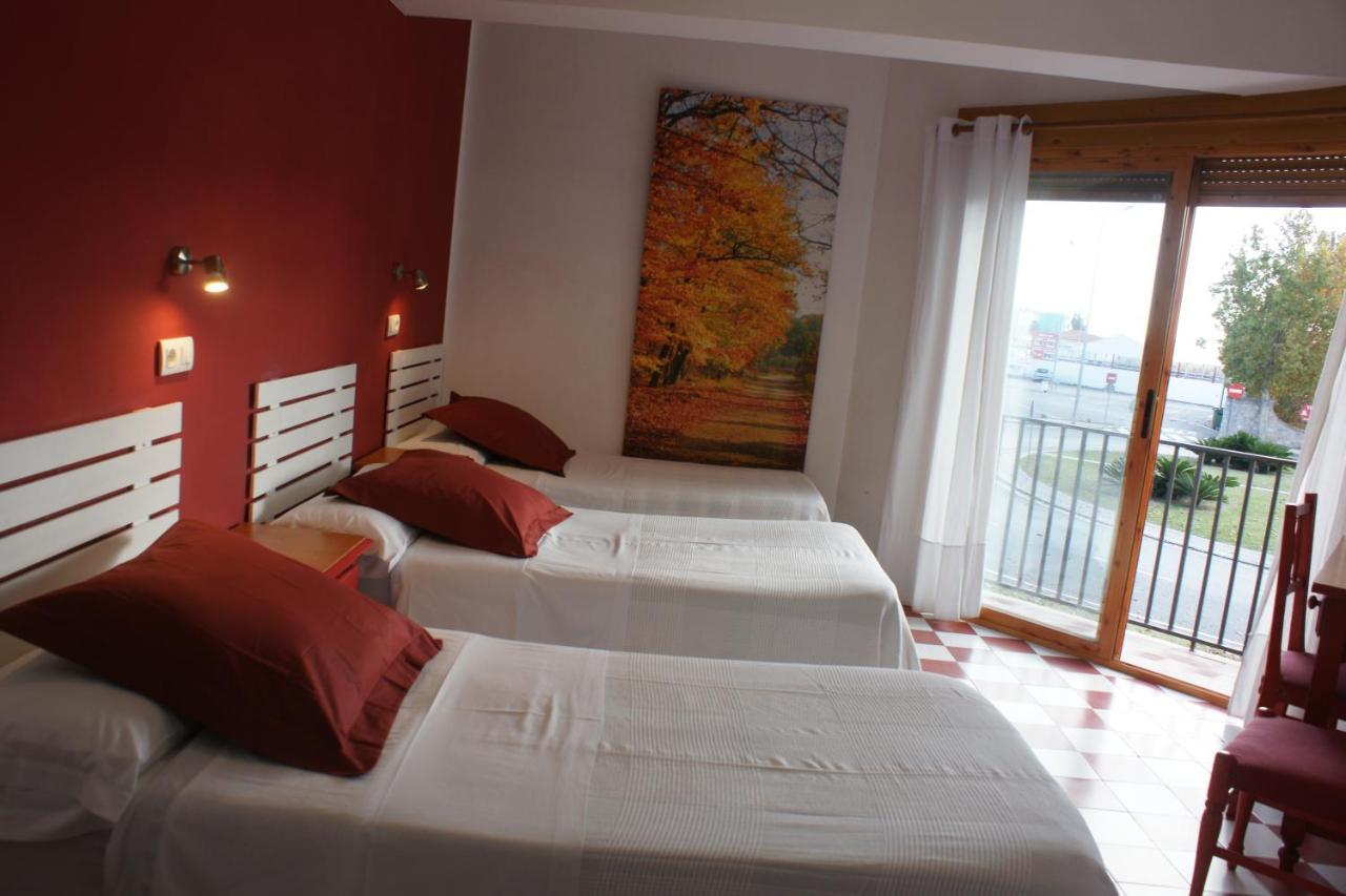 Hostal Puerto Beach موتريل المظهر الخارجي الصورة